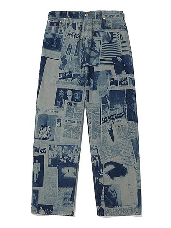 ADEKUVER [JEAN PAUL GAULTIER] 장 폴 고티에 인디고 베이지 뉴스페이퍼 프린트 진 26/01-W-TR051-D027-5568 | 신세계V