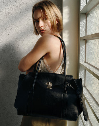 JILLSTUART NEW YORK WOMEN 질스튜어트 뉴욕 액세서리  가죽 오브 장식 롱숄더 M 블랙  (JABA6F104BK) | 신세계V