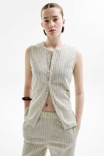 L`H.A.S PLEATED BUTTON PLAY BLOUSON VEST2_IVORY STRIPE | 신세계V