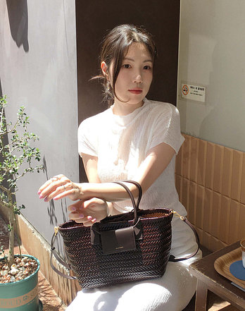 JILLSTUART NEW YORK WOMEN 질스튜어트 뉴욕 액세서리 에스테 가죽 토트 M 다크브라운  (JABA6F210W2) | 신세계V