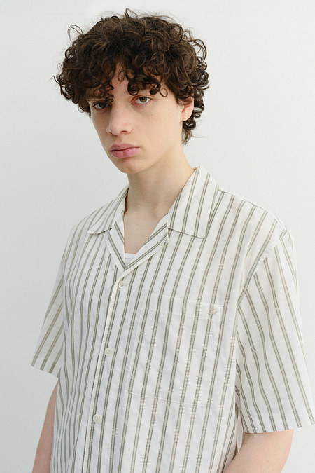 DUNST CROPPED OPEN COLLARED STRIPED SHIRT GREEN STRIPE_M_UDSH6B321E2 | 신세계V