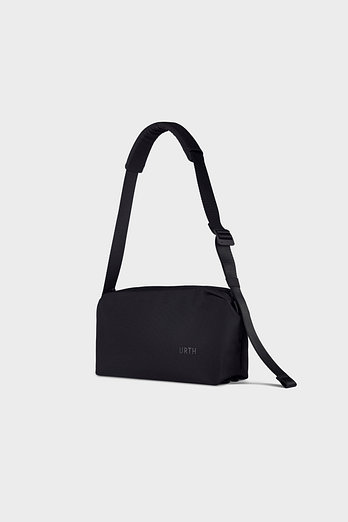 URTH 어스 Dolomite 8L Crossbody Camera Sling Black | 신세계V