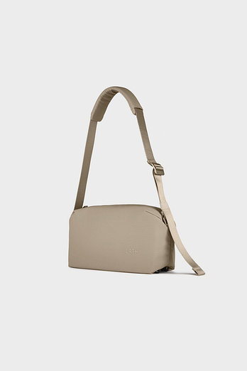 URTH 어스 Dolomite 8L Crossbody Camera Sling Beige | 신세계V