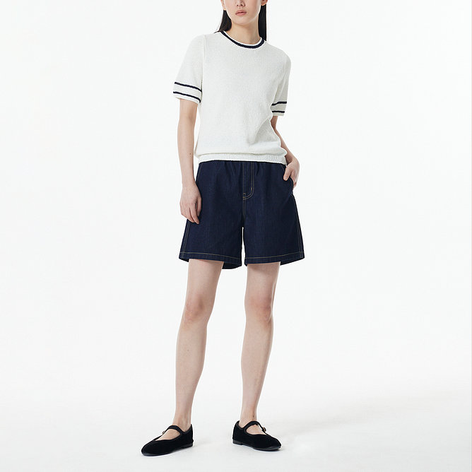 여 강연 팁 배색 라운드넥 니트