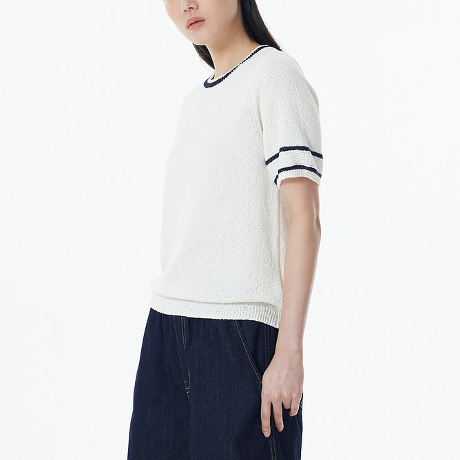 여 강연 팁 배색 라운드넥 니트