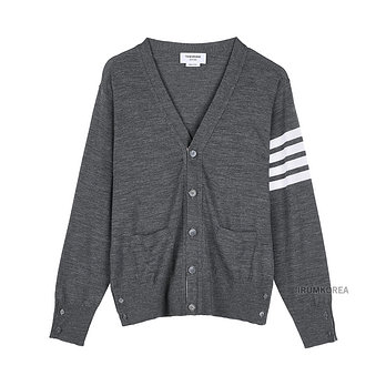 THOM BROWNE [톰브라운] SS26 남성 4바 클래식 가디건 MKC002A Y1014 038 | 신세계V